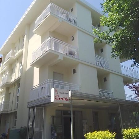 B&B - Meuble' - Hotel " Cordiale " Misano Adriatico Eksteriør bilde