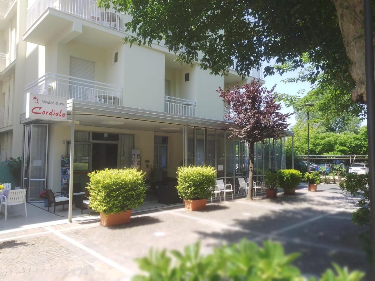 B&B - Meuble' - Hotel " Cordiale " Misano Adriatico Eksteriør bilde