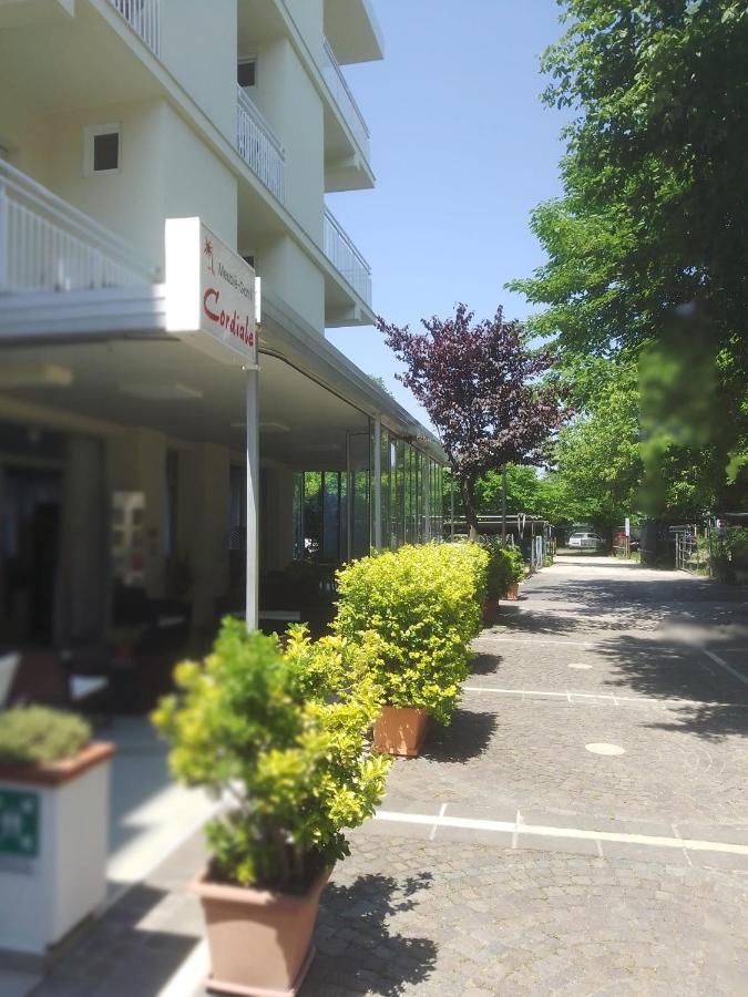 B&B - Meuble' - Hotel " Cordiale " Misano Adriatico Eksteriør bilde