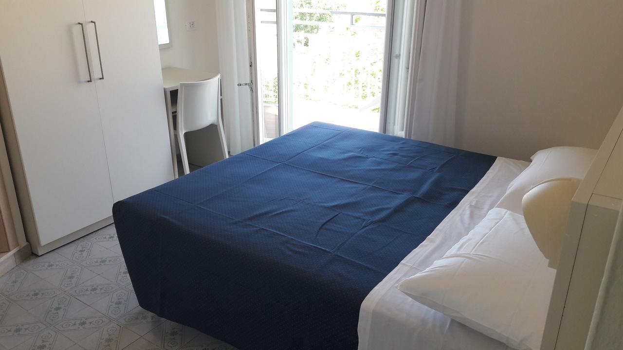 B&B - Meuble' - Hotel " Cordiale " Misano Adriatico Eksteriør bilde